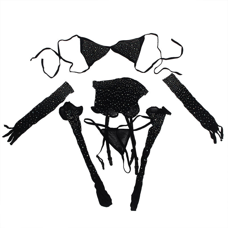 Vue a plat de l'ensemble resille noir Subblime : bralette, string, gants et jarretelles a strass disposes, motif losange et finition seconde peau en nylon elasthanne.