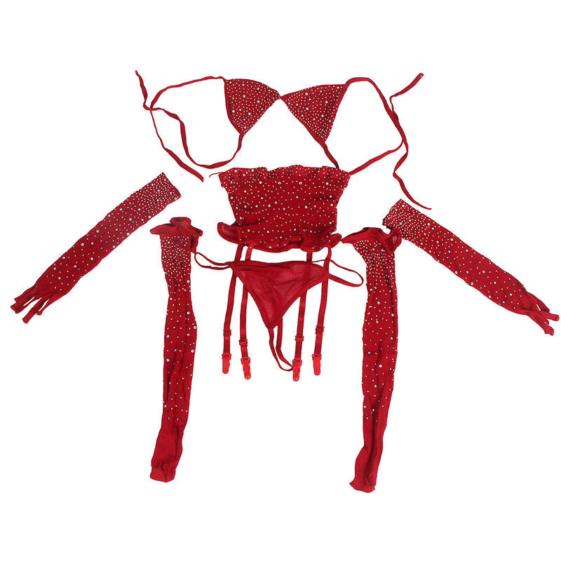 Vue a plat de l'ensemble resille rouge Subblime a strass : bralette, gants, string et jarretelles disposes, motif losange effet seconde peau.