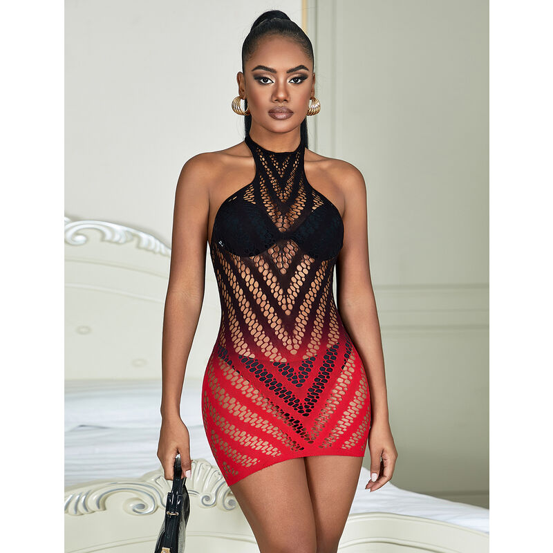Mini-robe resille degrade noir-rouge Subblime col licou dans une chambre, maille a chevrons transparente devoilant le buste et les cuisses.