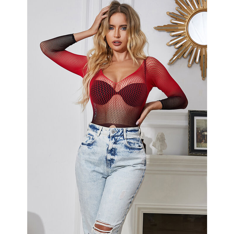 Mannequin en body resille degrade rouge et noir Subblime sur jean clair, armatures soutien-gorge et maille transparente revelant le buste nu.
