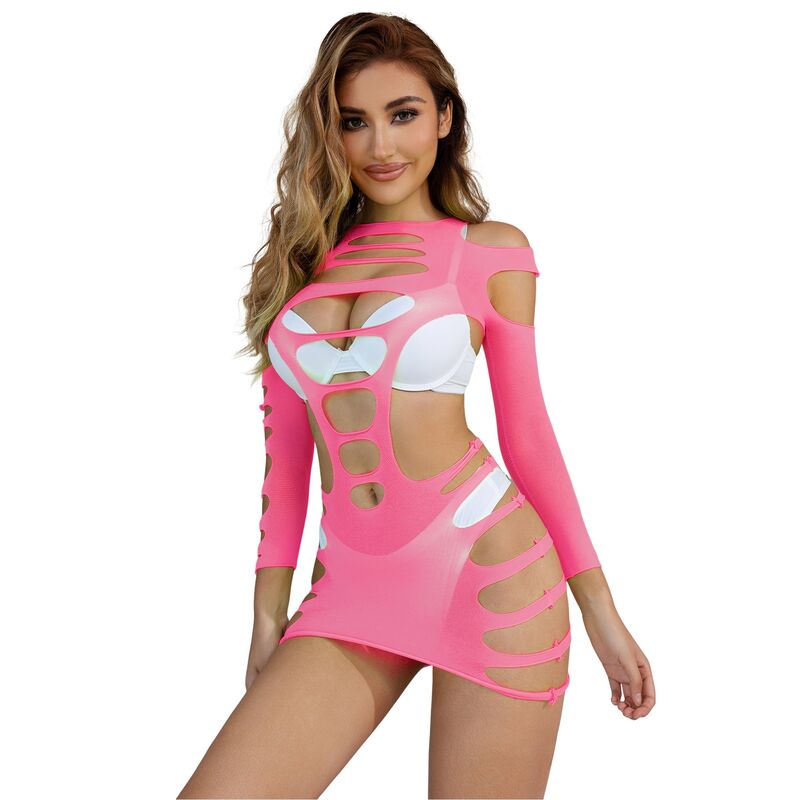 Variante rose fluo de la robe resille a decoupes Subblime, manches longues, ouvertures lacerees revelant la brassiere blanche et la peau nue, modele de face en chambre.