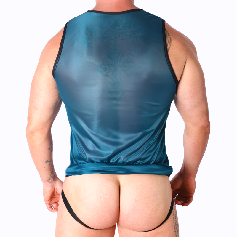 T-shirt homme bleu petrole sportif vu de trois quarts dos avec jockstrap, maille stretch legere extensible epousant la silhouette masculine.