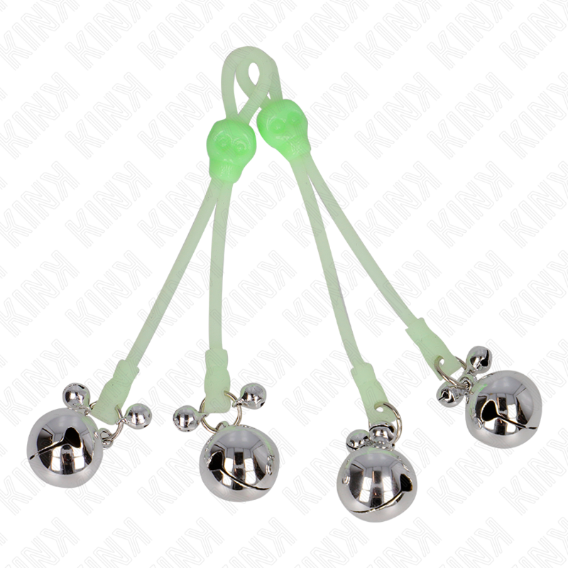 Pinces a tetons en silicone vert a boucle reglable ornees de billes metalliques sur fond blanc, serrage souple et poids suspendu, accessoire Kink.