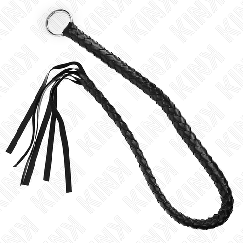 Cravache de discipline en cuir noir tresse a lanieres et anneau de suspension, posee sur fond blanc, accessoire d'impact pour jeux de domination BDSM.