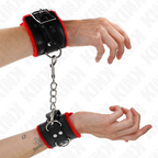 kink appui poignets doubles de fourrure avec trous carres ceinture rouge et noire reglable 17 29 cm x 6 cm
