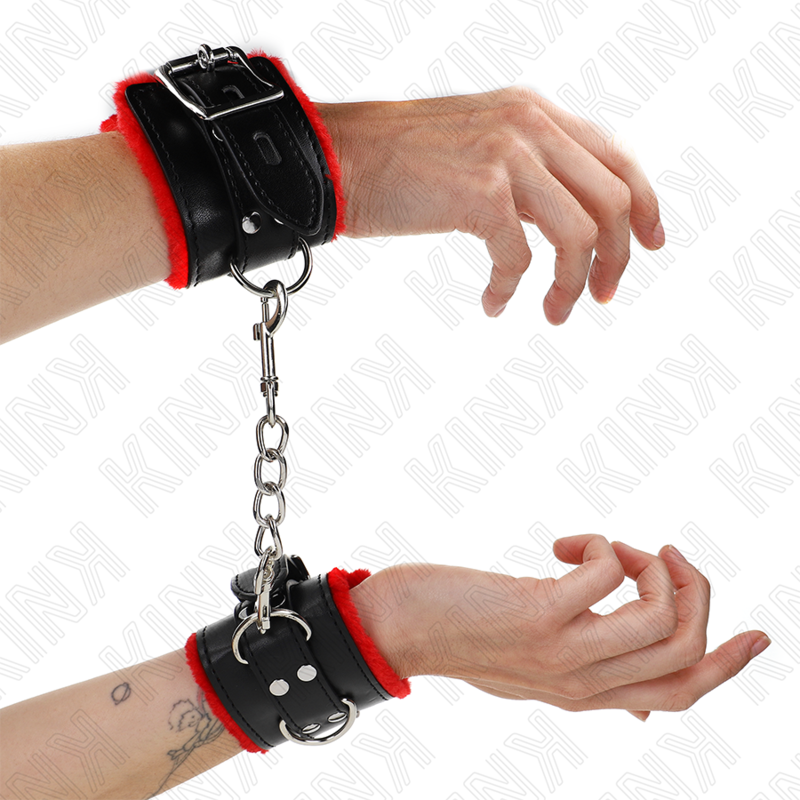 kink appui poignets doubles de fourrure avec trous carres ceinture rouge et noire reglable 17 29 cm x 6 cm