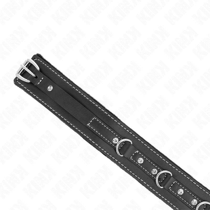Collier à ceinture avec rivets strass — détail texture surface