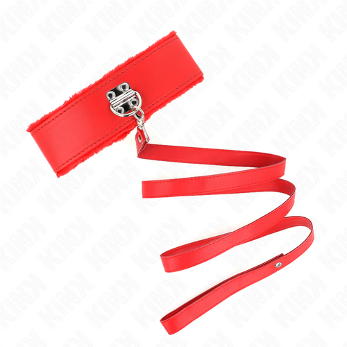 Collier rouge a fermeture metallique et sa laisse enroulee vus d'ensemble, attache symbolique double de fourrure pour le jeu de soumission