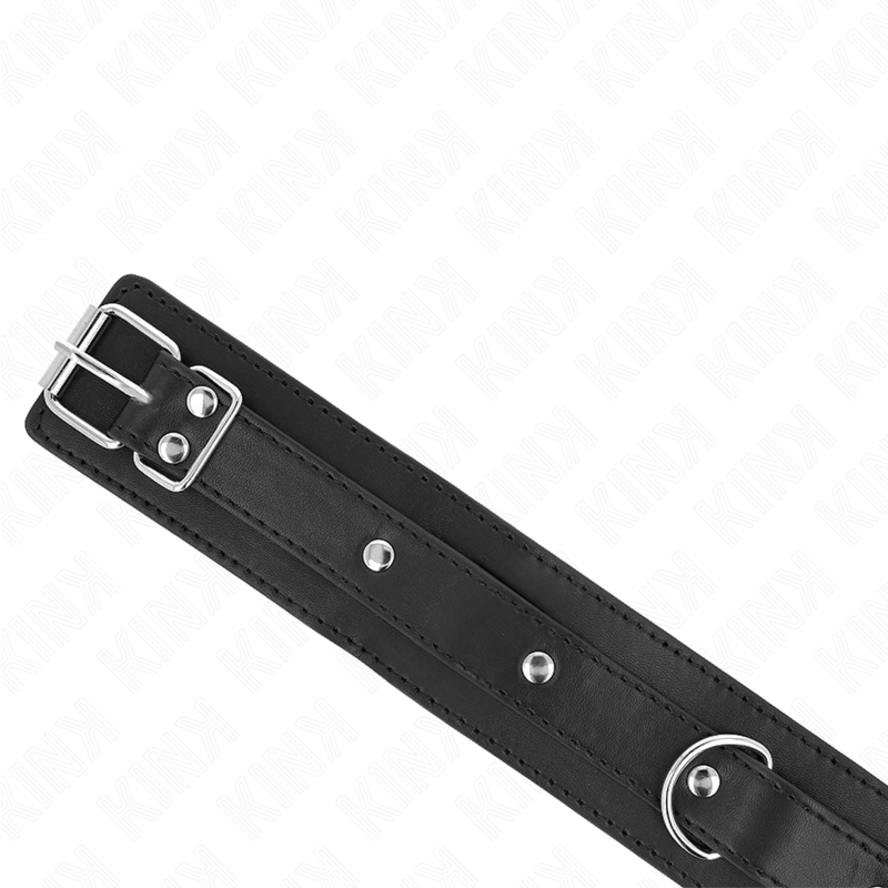 Collier à laisse avec anneau — détail texture surface