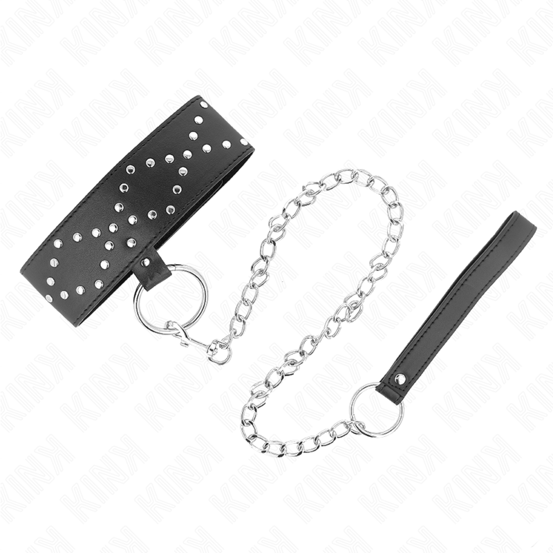 Collier à laisse avec clous argentés — détail produit