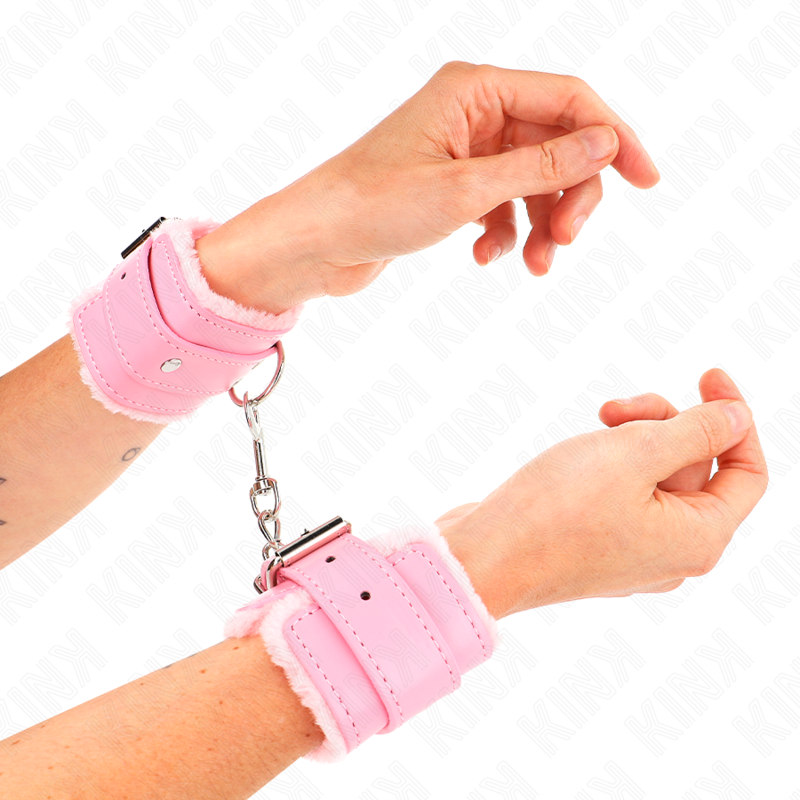 Manchettes de poignets doublées de fourrure avec ceinture — emballage produit