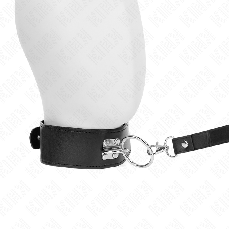 Collier en cuir avec longue laisse cloutée — détail produit