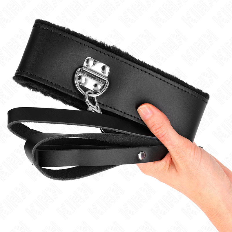 Collier en cuir noir avec longue laisse — vue de profil