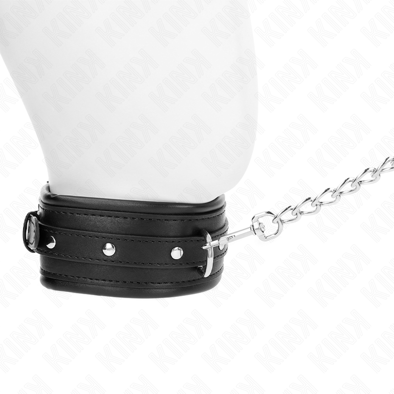 Collier de soumission à boucle brillante avec laisse — vue de dos