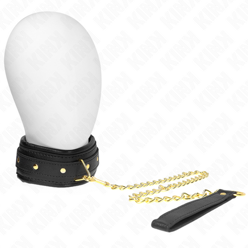 Collier de soumission en cuir noir porte sur un buste mannequin blanc neutre, laisse a chaine doree et dragonne, accessoire BDSM de contention du cou.