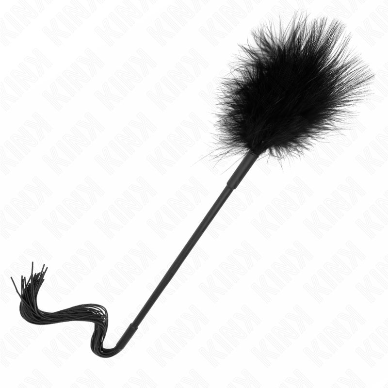 Martinet en silicone avec plumes — détail texture surface