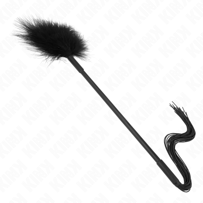 Martinet en silicone avec plumes — vue de dos