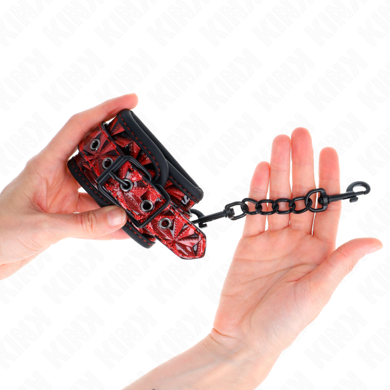 Manchettes de poignet motif diamant rouge — vue de dos
