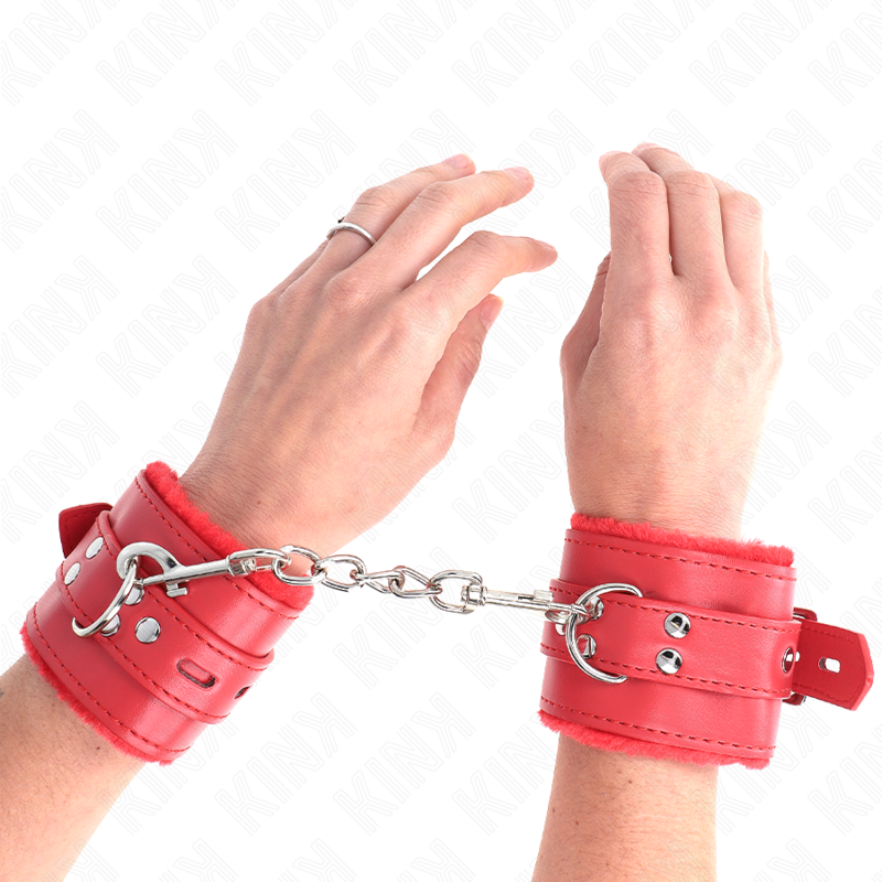 kink appui poignets doubles de fourrure avec trous carres rouge et ceinture rouge reglable 17 29 cm x 6 cm