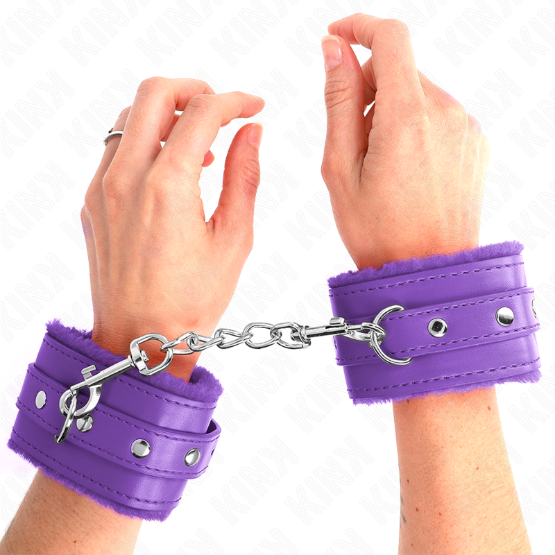 Manchettes de poignets fourrure premium à ceinture — détail design