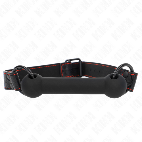 Baillon mors souple en silicone noir sur sangle cuir noire surpiquee rouge a anneaux, forme barre discrete pour une entrave plus subtile en soumission