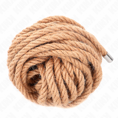 Pelote de corde de bondage en jute beige tenue en main, embout metallique argente visible, fibre naturelle torsadee pour les jeux de ligotage shibari.