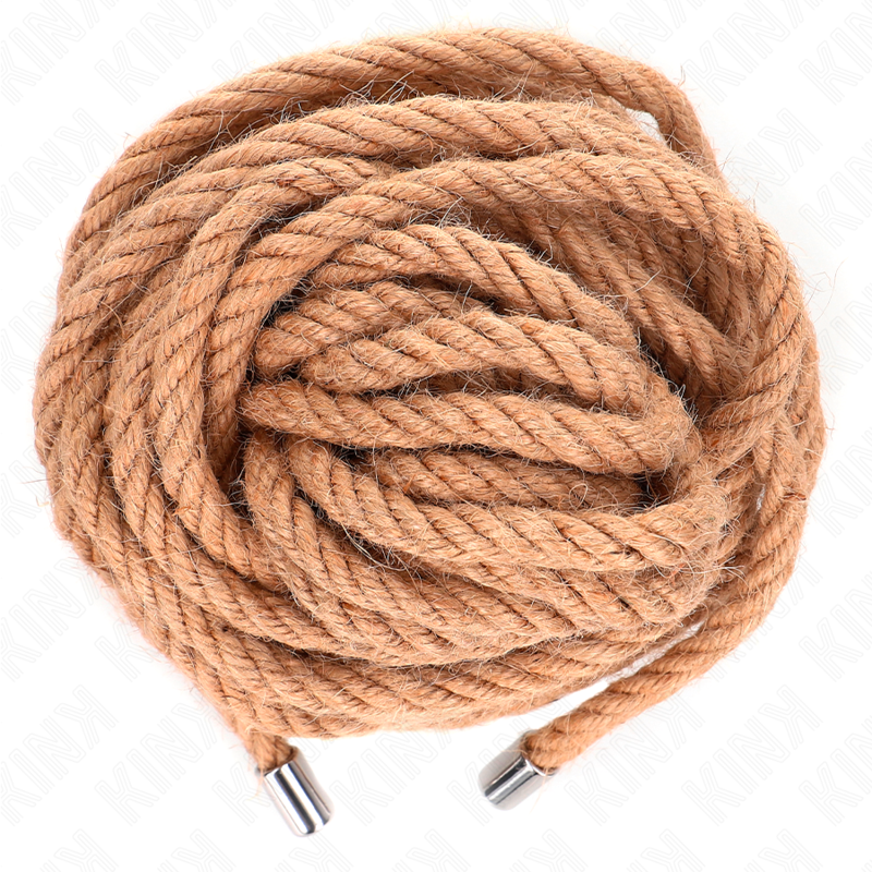 Corde de bondage en jute beige lovee en spirale, embouts metalliques argentes apparents, fibre naturelle robuste pour le ligotage et le shibari.