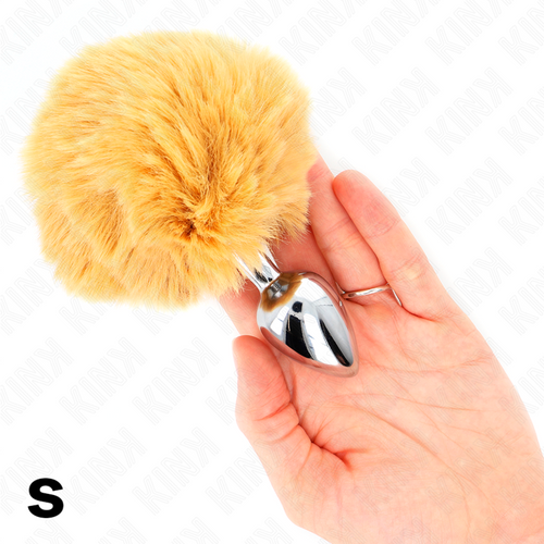 Plug anal en acier inoxydable à pompon de queue de lapin beige présenté en main, taille S, accessoire bijou animal lisse de la gamme Kink.