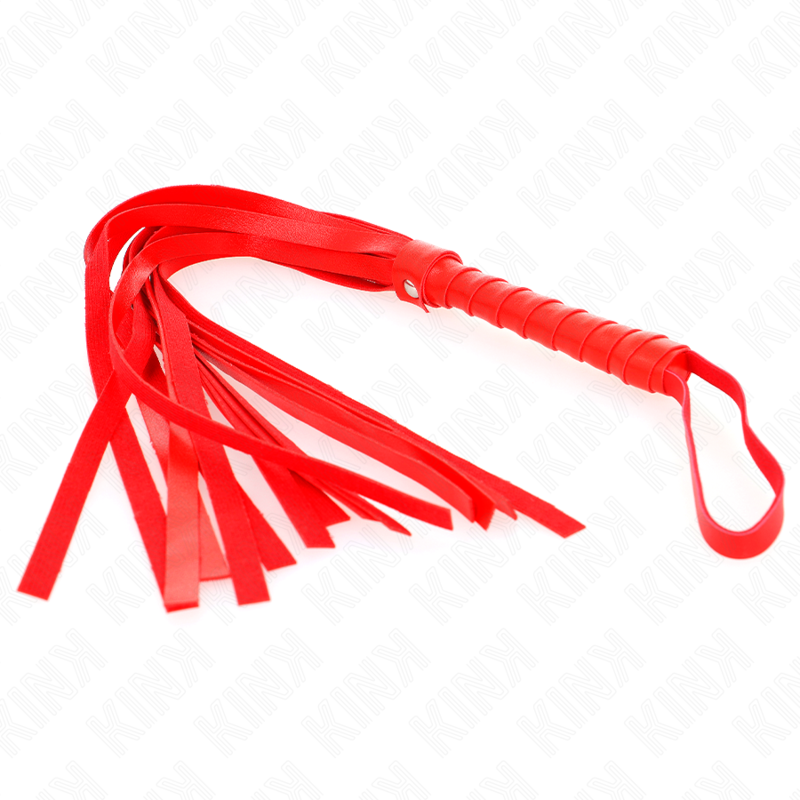 Martinet rouge aux lanieres etalees en demi-cercle et manche tresse. Fouet de discipline souple et vif pour des jeux de domination tout en sensation.