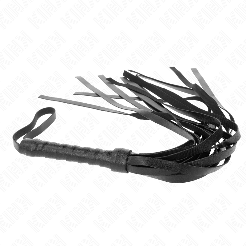 Martinet en cuir noir aux lanieres etalees en eventail et manche enroule. Fouet de discipline flexible pour varier la sensation du frolement au claquement net.