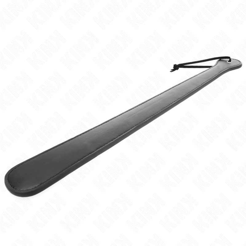 Paddle long et fin pour fessées cinglantes — vue de dos
