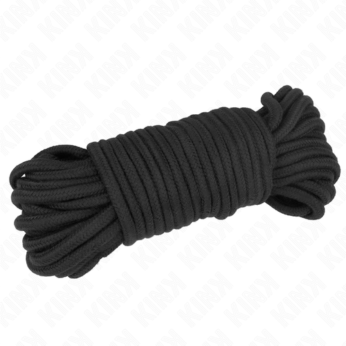 Corde de bondage en coton noir repliee en faisceau souple, fibre tressee douce sur fond blanc, accessoire de ligotage shibari pour debutants.