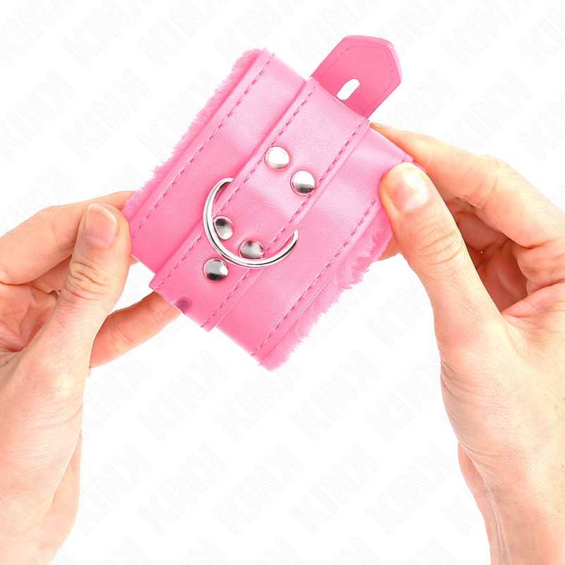 kink appui poignets doubles de fourrure avec trous carres rose et ceinture rose reglable 17 29 cm x 6 cm