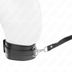 Collier de soumission avec longue laisse — vue de dos