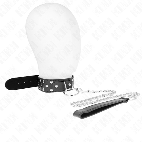 Collier noir à rivets et anneau central relié à une laisse chaîne, porté sur une tête de mannequin blanche, accessoire de soumission BDSM ajustable jusqu'à 65 cm.