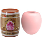 Masturbateur oeuf rose pose pres de son etui tonneau Charming Barrel Sauternes, coque lisse extensible en TPR, format compact et nomade.