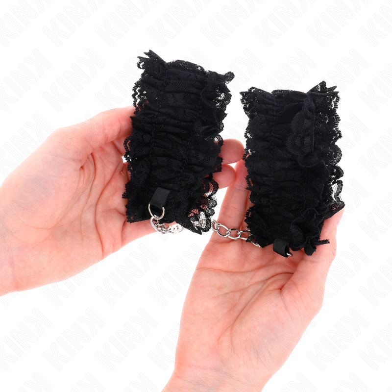 Attaches de poignets élastiques en dentelle noire — vue de dos