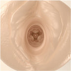 Gros plan sur l'entree du masturbateur Masha montrant le tunnel interne texture en relief, gaine souple en TPR pour une stimulation enveloppante.