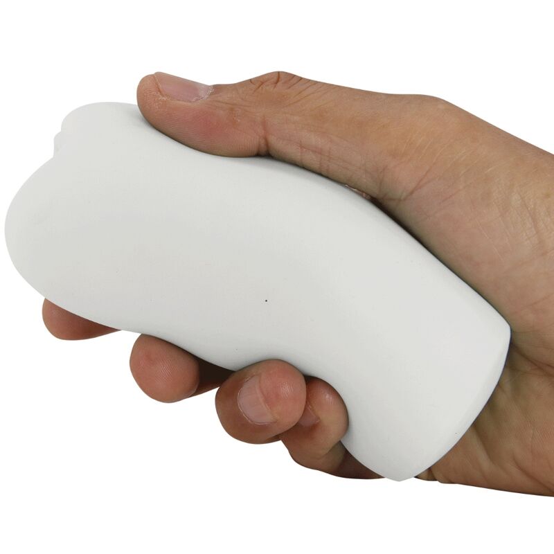 Masturbateur Catherine Olga blanc pressé dans une main, gaine TPR très souple et extensible démontrant la flexibilité de la matière bodysafe pour homme.