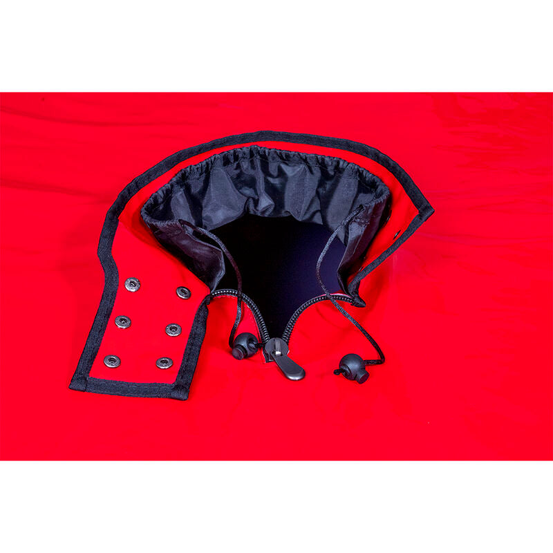 Collier de maintien noir ouvert deplie a oeillets et doublure bleutee, cordon de serrage et fermeture, pose sur fond rouge de la cabine Secret Dome