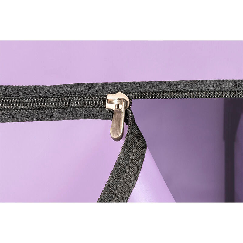 Detail de la fermeture eclair d'angle de la cabine Secret Dome violette, curseur metallique sur bande noire reliant deux parois lilas