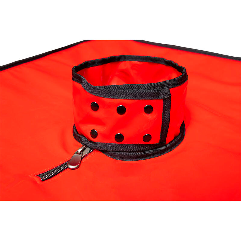 Gros plan sur le collier de maintien rembourre a oeillets et fermeture eclair de la cabine Secret Dome, monte sur la paroi rouge interieure