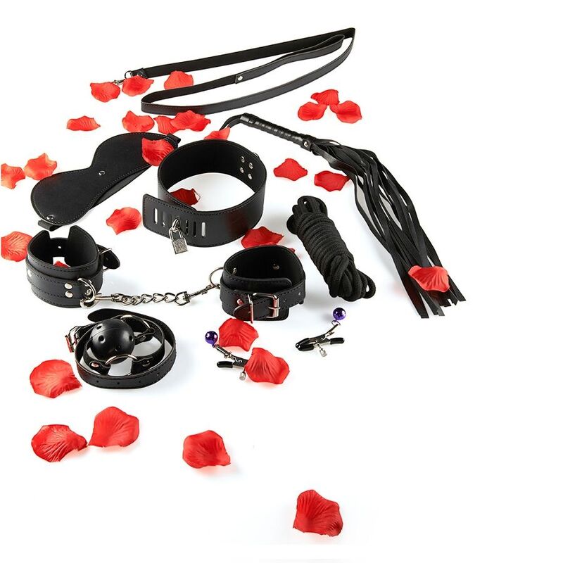 Kit BDSM initiation pour couple etale sur petales de rose : masque, collier, pinces a tetons, corde coton, fouet et menottes noires, coffret 6 accessoires