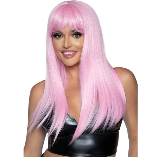 Perruque longue rose pastel a frange Leg Avenue portee par une modele souriante en bustier vinyle noir, chevelure lisse et brillante.