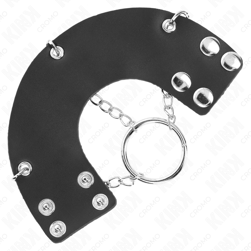 Anneau pénis en métal à chaîne avec ceinture en cuir — vue de dos