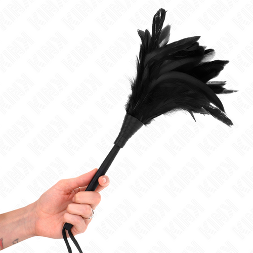 Plumeau de chatouilles à plumes noires sur manche fin saisi en main, accessoire sensoriel de 36 cm pour caresser et taquiner la peau.