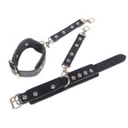 Menottes avec ceinture de bondage noire — détail base