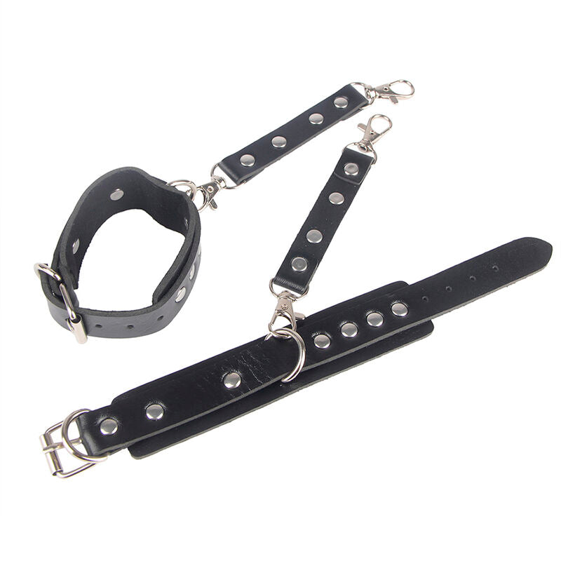 Harnais de jambe en cuir noir Subblime pose a plat, sangles a clous reliees par anneaux et mousquetons, ensemble des elements ajustables visible.