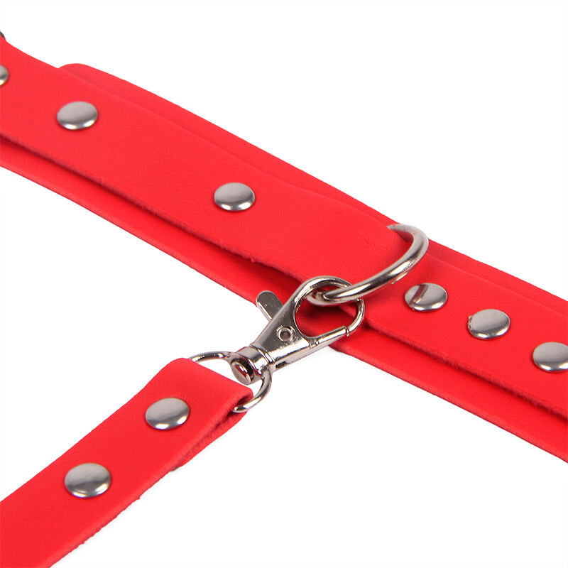 Set menottes et ceinture de bondage rouge — vue rapprochée