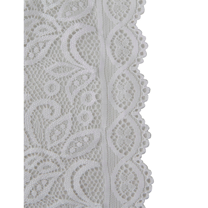 Gros plan de la dentelle florale blanche du body Subblime, motif ajoure et feston, detail materiau lingerie sensuelle presente a plat.